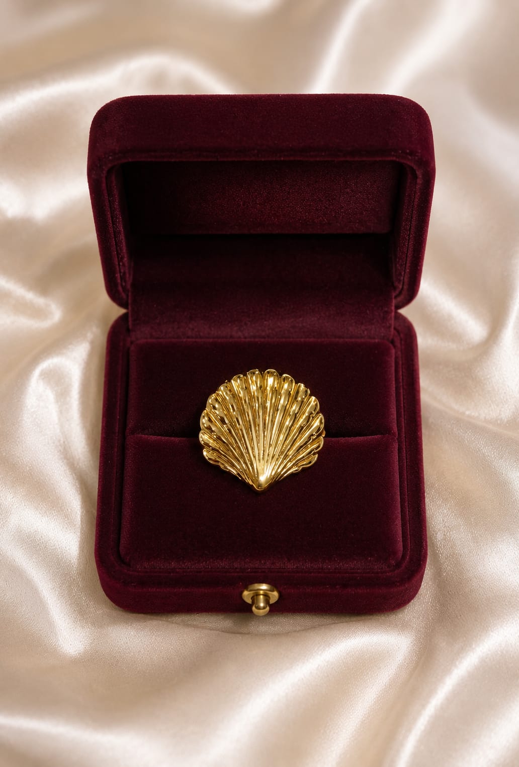 Gold-plated seashell statement ring in a velvet gift box