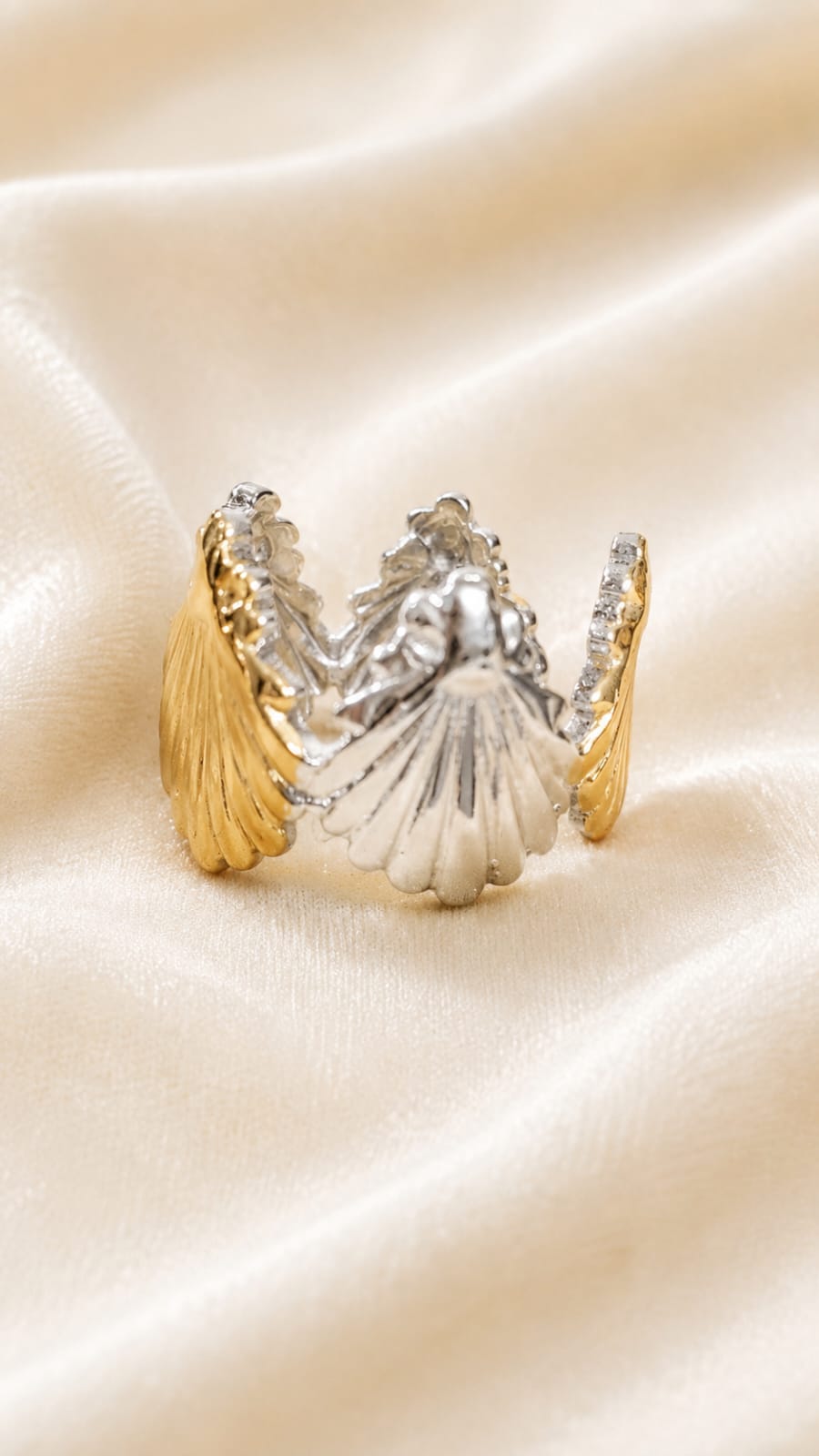 Dual-tone seashell statement ring with gold and silver scalloped fan details