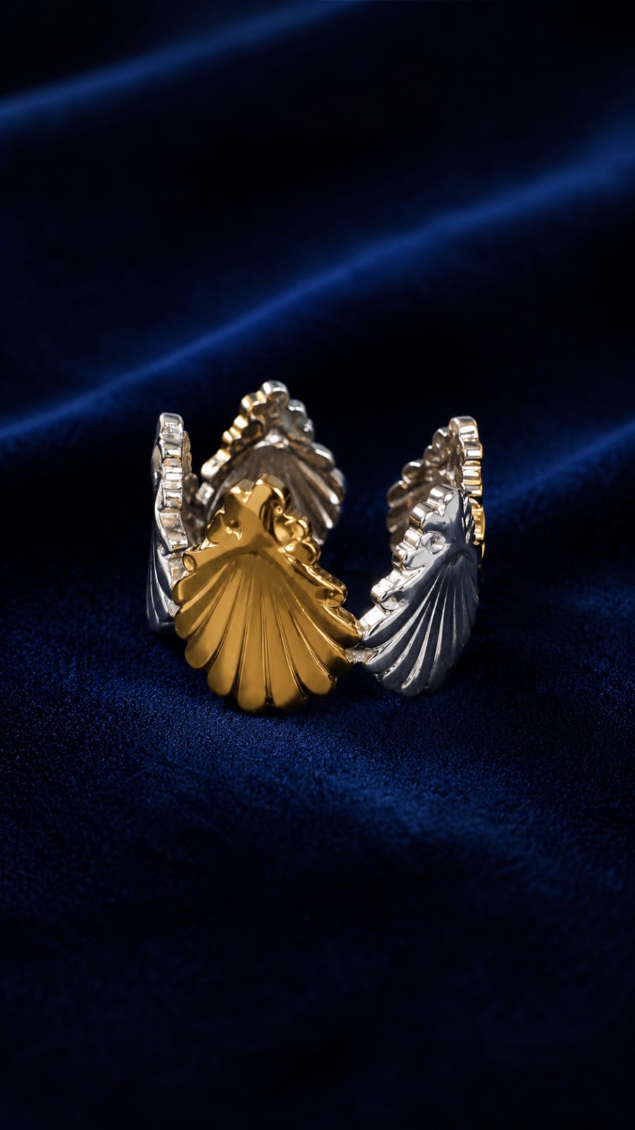 Dual-tone seashell statement ring in gold and silver with scalloped fan center